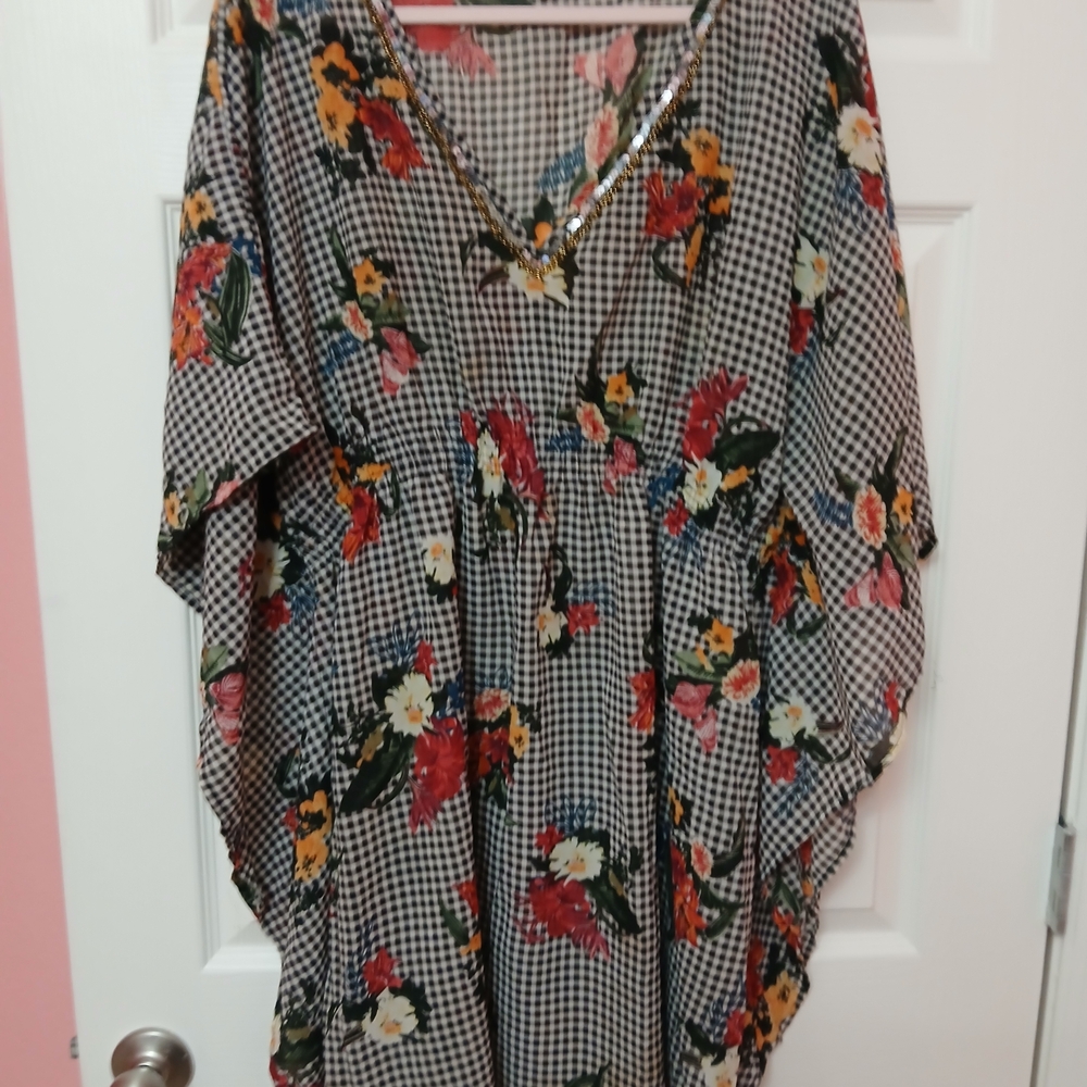 Floral V-Neck Gingham Top